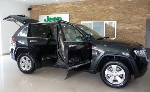  jeep grand cherokee 2011 được bán tại việt nam - 1