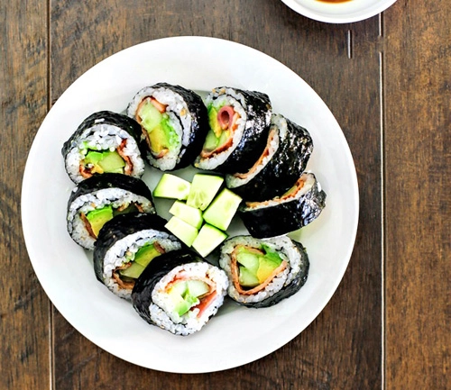 Làm sushi cuộn quả bơ tươi ngon lạ miệng với vài bước đơn giản - 5