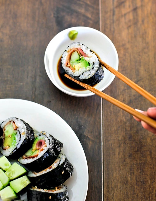 Làm sushi cuộn quả bơ tươi ngon lạ miệng với vài bước đơn giản - 7