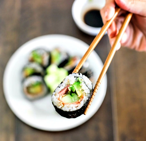 Làm sushi cuộn quả bơ tươi ngon lạ miệng với vài bước đơn giản - 8