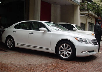  lexus ls460l đầu tiên tại việt nam - 2