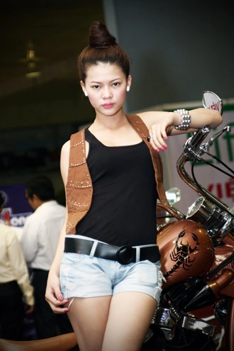  người mẫu tại autoexpo 2010 - 6