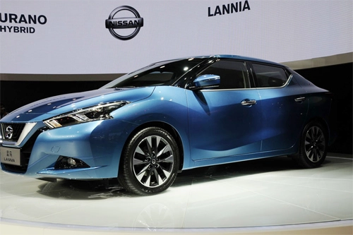  nissan lannia - 2