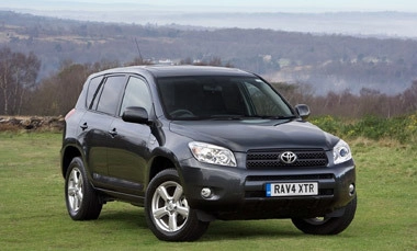  phiên bản toyota rav4 và yaris cho năm mới - 1