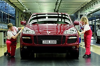  porsche cayenne đạt kỷ lục 200000 xe - 1