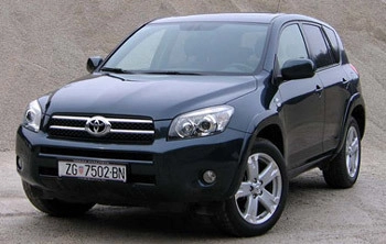  toyota ngừng bán rav4 vì lỗi động cơ - 1