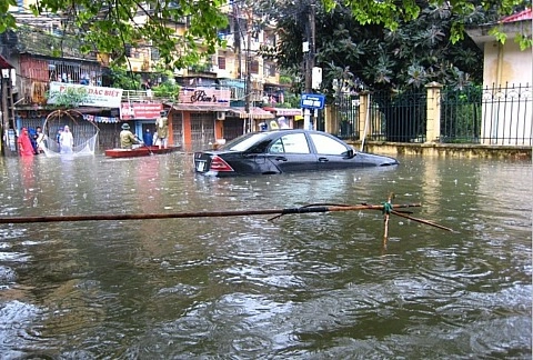  xe hơi hạng sang gặp nạn - 9