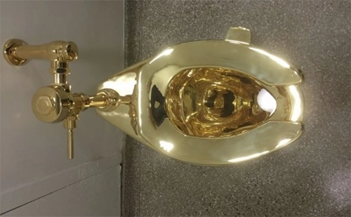 Bảo tàng new york lắp bồn cầu bằng vàng 18-karat cho khách sử dụng - 2