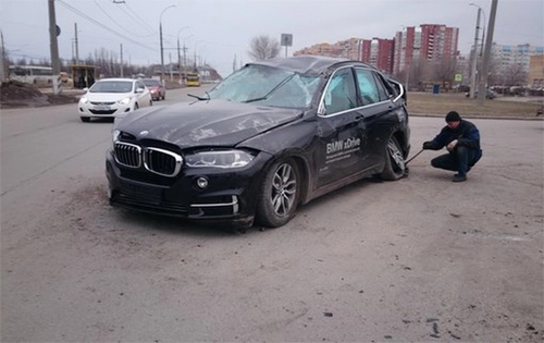  bmw x5 tan nát khi khách hàng lái thử xe - 1