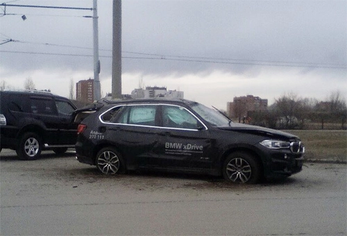  bmw x5 tan nát khi khách hàng lái thử xe - 2