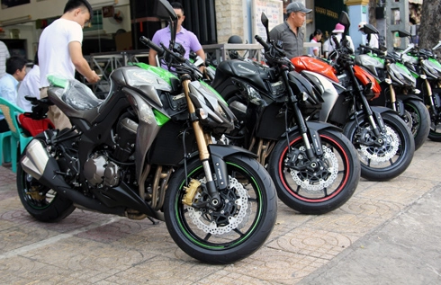  bộ ba kawasaki z1000 2014 khoe dáng ở sài gòn - 1