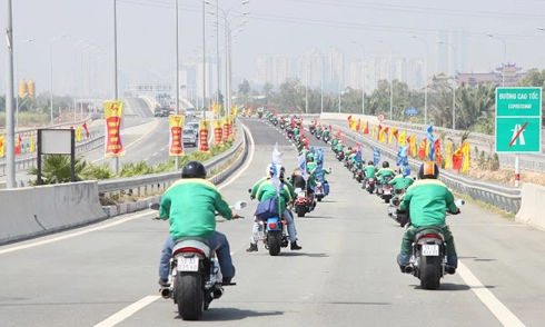 dàn môtô diễu hành trên đường cao tốc hiện đại nhất việt nam - 13