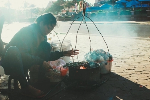 Hải sản nướng bán rong trên bờ biển phan thiết - 1