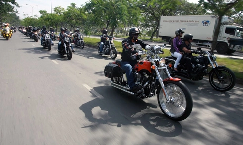  hàng trăm môtô diễu hành trong ngày hội việt nam bikeweek - 4