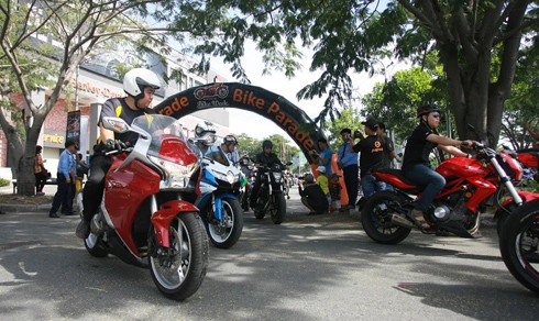  hàng trăm môtô diễu hành trong ngày hội việt nam bikeweek - 9