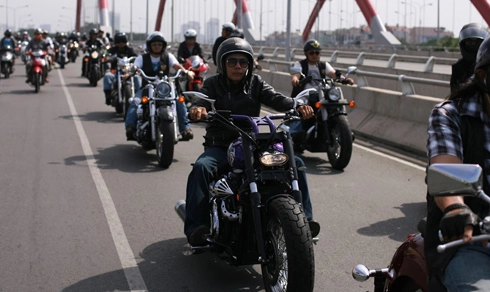 hàng trăm môtô diễu hành trong ngày hội việt nam bikeweek - 12