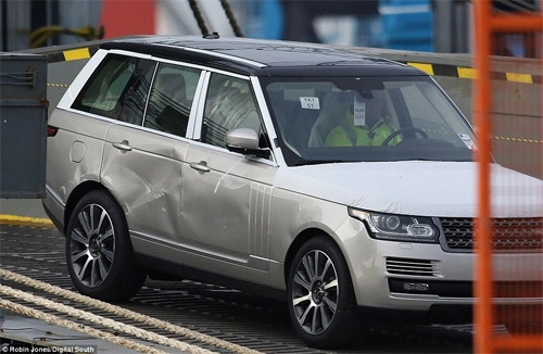  hàng trăm xe range rover mới có thể bị phá hủy - 2