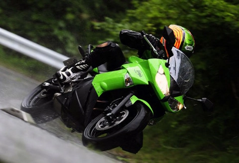  kawasaki ninja 400r có mặt tại nhật từ năm sau - 2