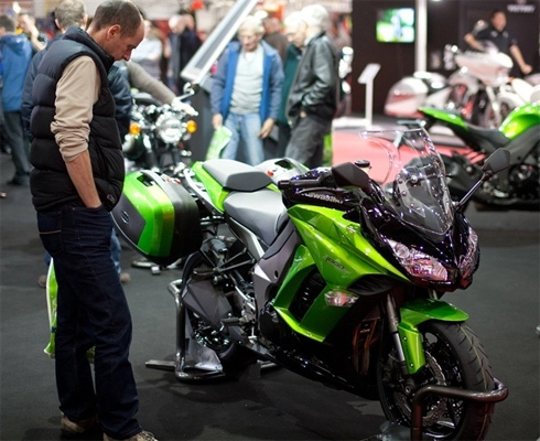  môtô và người đẹp ở london motorcycle show - 4