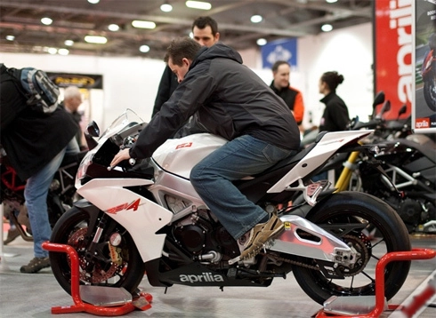  môtô và người đẹp ở london motorcycle show - 6