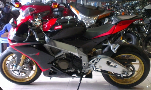  siêu phẩm aprilia srv4 factory aprc về việt nam - 1