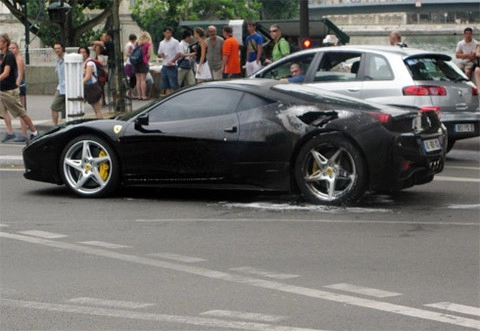  siêu xe ferrari 458 italia bốc cháy ở paris - 5