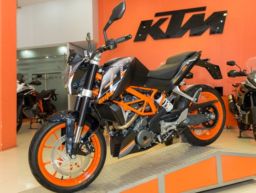 Sport bike thành thị rc250 gây chú ý với trang phục đội đua chuyên nghiệp - 5