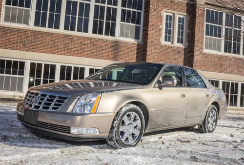  tỷ phú mỹ bán đấu giá cadillac dts cũ - 1