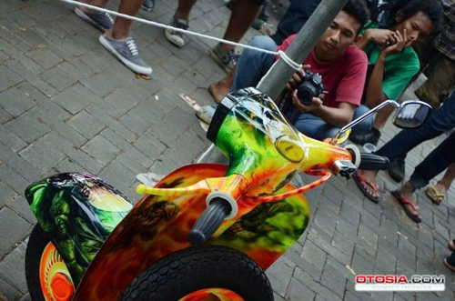  vespa hulk - phong cách người khổng lồ xanh - 4