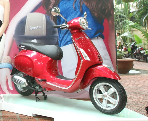  cặp đôi vespa thêm màu mới tại việt nam - 1