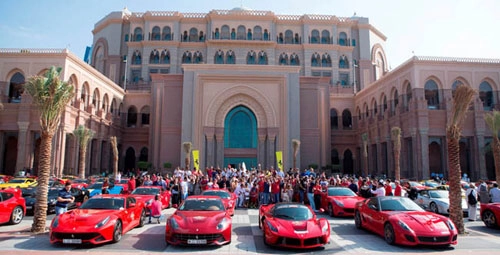  dàn siêu xe ferrari diễu hành ở abu dhabi - 5