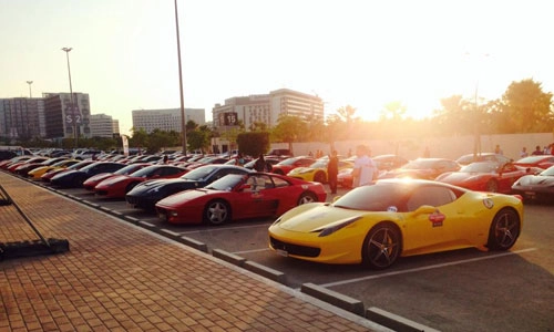  dàn siêu xe ferrari diễu hành ở abu dhabi - 8