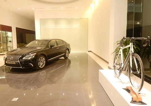  đẳng cấp showroom đầu tiên của lexus việt nam - 3