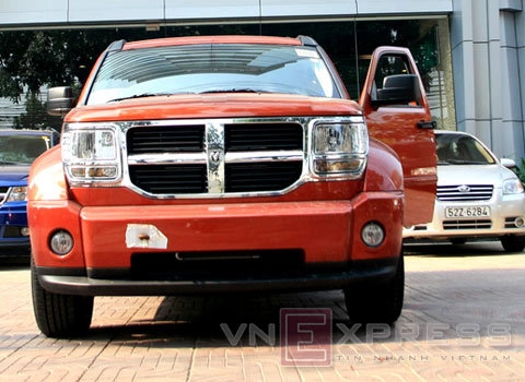  dodge nitro chính hãng đầu tiên tại việt nam - 1