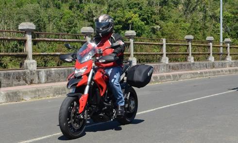  ducati hyperstrada - chiến binh trên xa lộ - 1