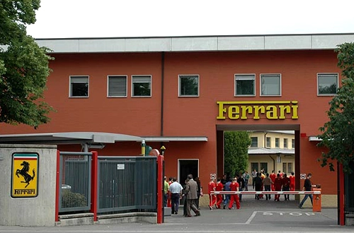  ferrari sắp bốc khỏi quê nhà italy - 1