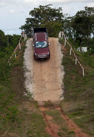  isuzu lột xác d-max 2013 - 1