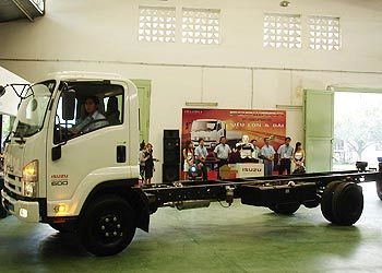  isuzu ra mắt mẫu xe tải hạng trung f-series - 1