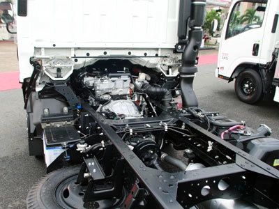  isuzu việt nam ra mắt xe tai new forward - 4