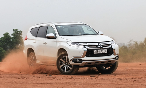  mitsubishi pajero sport mới - thách thức toyota fortuner ở việt nam - 1