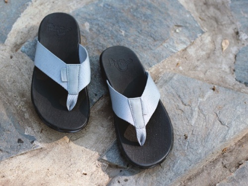  một số thiết kế dép kẹp sandal của drmartens - 3