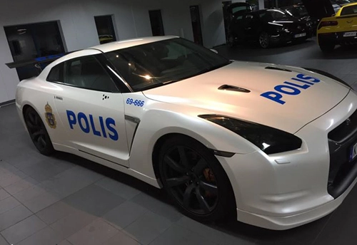  nissan gt-r làm xe cảnh sát - 2