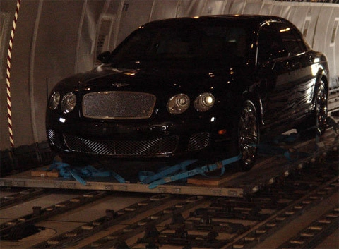  quy trình đưa bentley flying spur chống đạn lên máy bay - 14