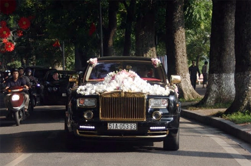  rolls-royce mạ vàng trong đám cưới siêu sang ở hà nội - 1