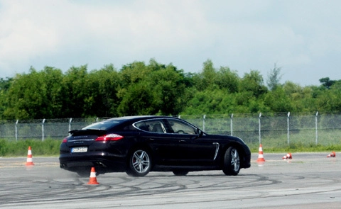  trải nghiệm an toàn với porsche - 2