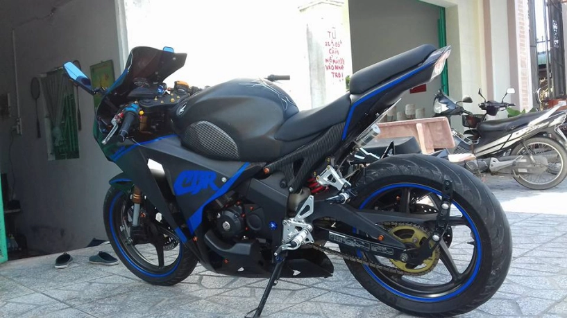 Bất ngờ với chiếc cbr 1000rr với trái tim 150cc - 2