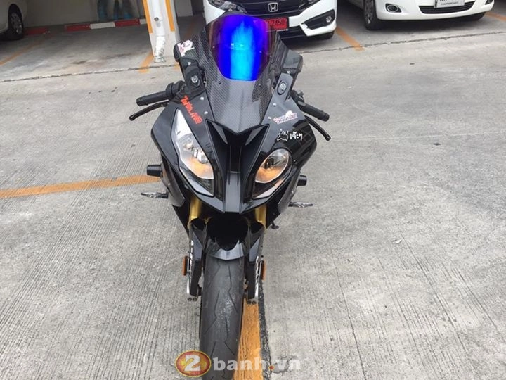 Cá mập bmw s1000rr cứng cáp với làn da đen óng - 3