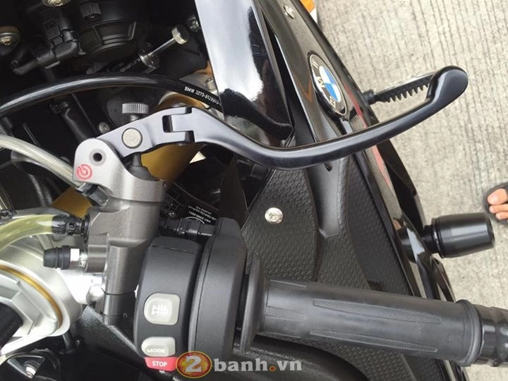 Cá mập bmw s1000rr cứng cáp với làn da đen óng - 7