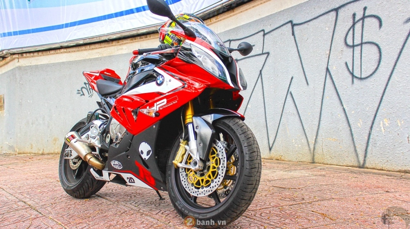 Cá mập s1000rr tự tin khoe sắc giữa lòng sài gòn - 1