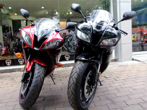 cặp đôi yamaha r6 và honda cbr600rr 2011 ở sài gòn - 1